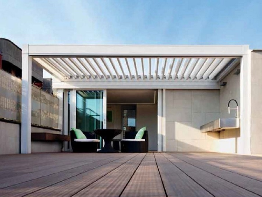 PERGOLA ADDOSSATA BIOCLIMATICA